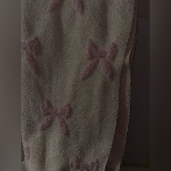 Viral Pink Bow Cupcake’s and Cashmere Blanket - Picture 8 of 8